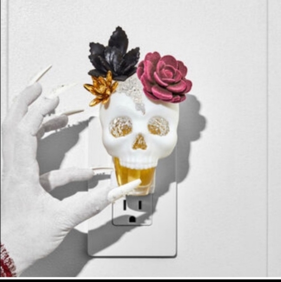 💀Bath & Body Works Succulent Skull Wallflower/ Nightlight! - Picture 1 of 2
